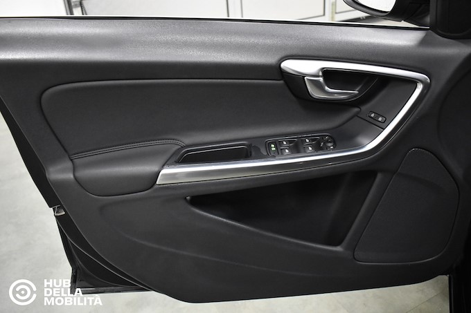 VOLVO V60 DRIVe Momentum